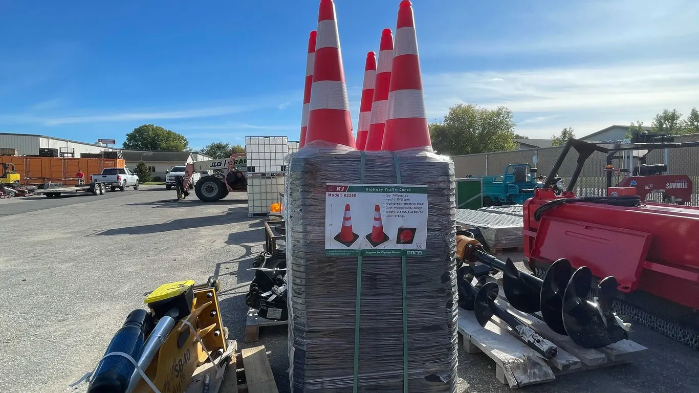 28" Reflective Road Construction Cones (011)