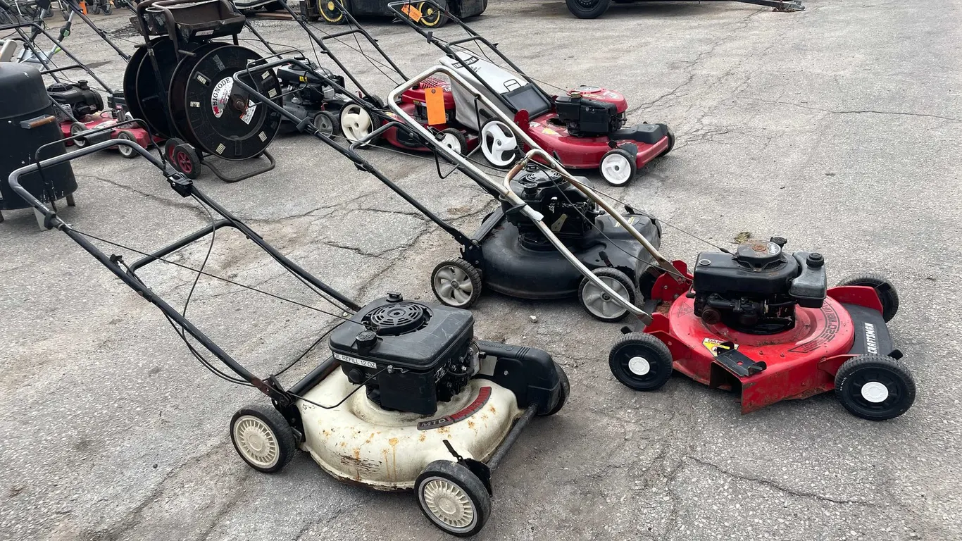 Lawn Mowers (03)