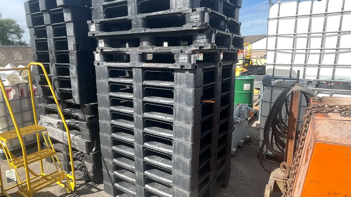 Plastic Pallets (O9)