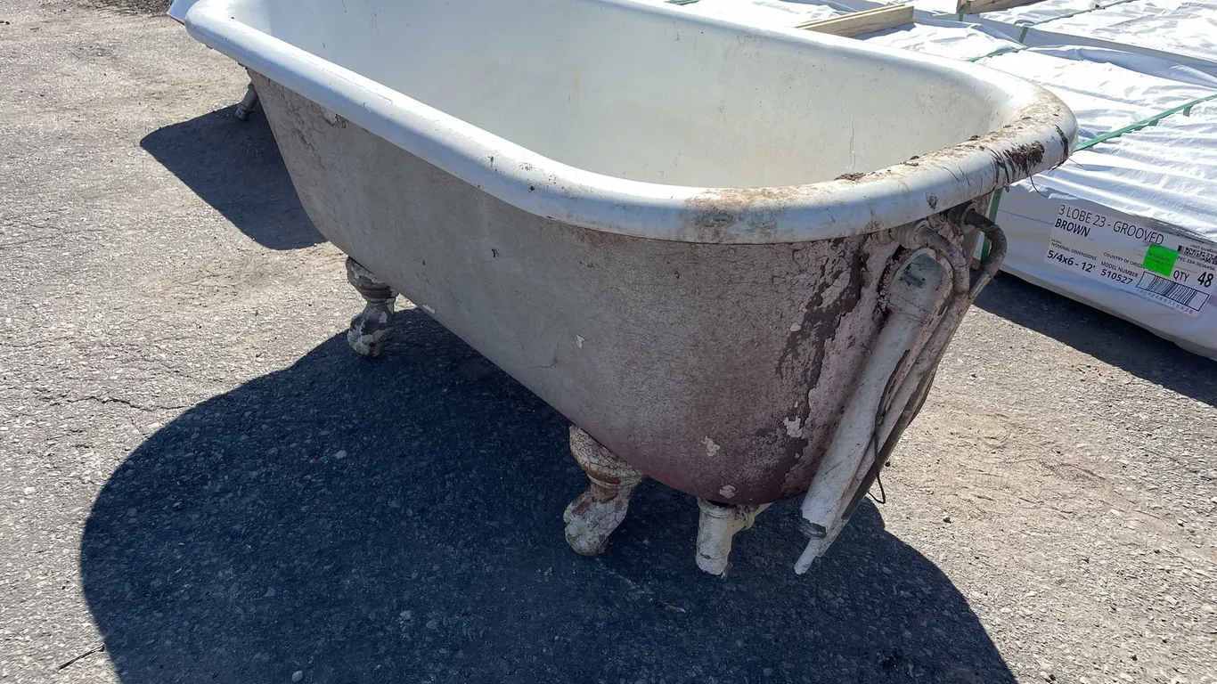 Cast Iron Clawfoot Tub (08)