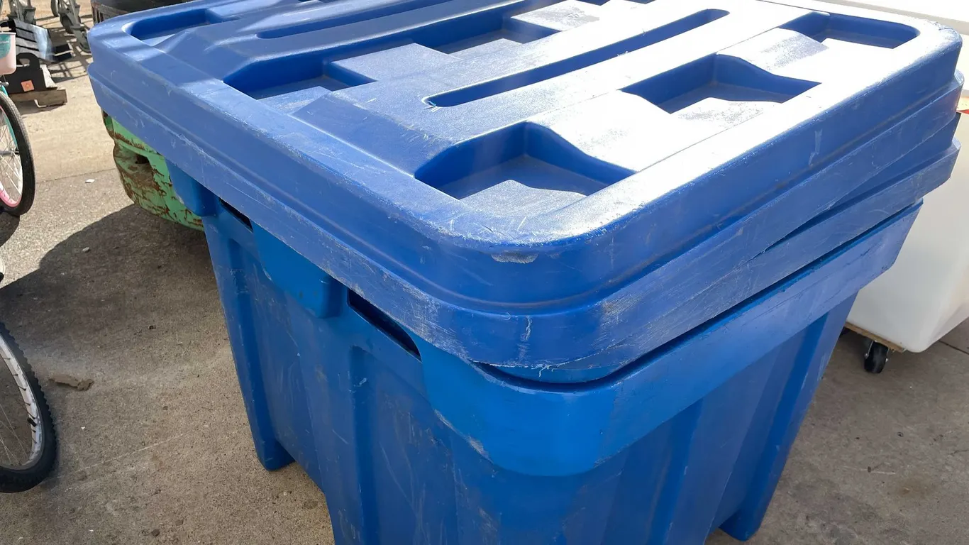 Poly Bulk Container with Lid (08)