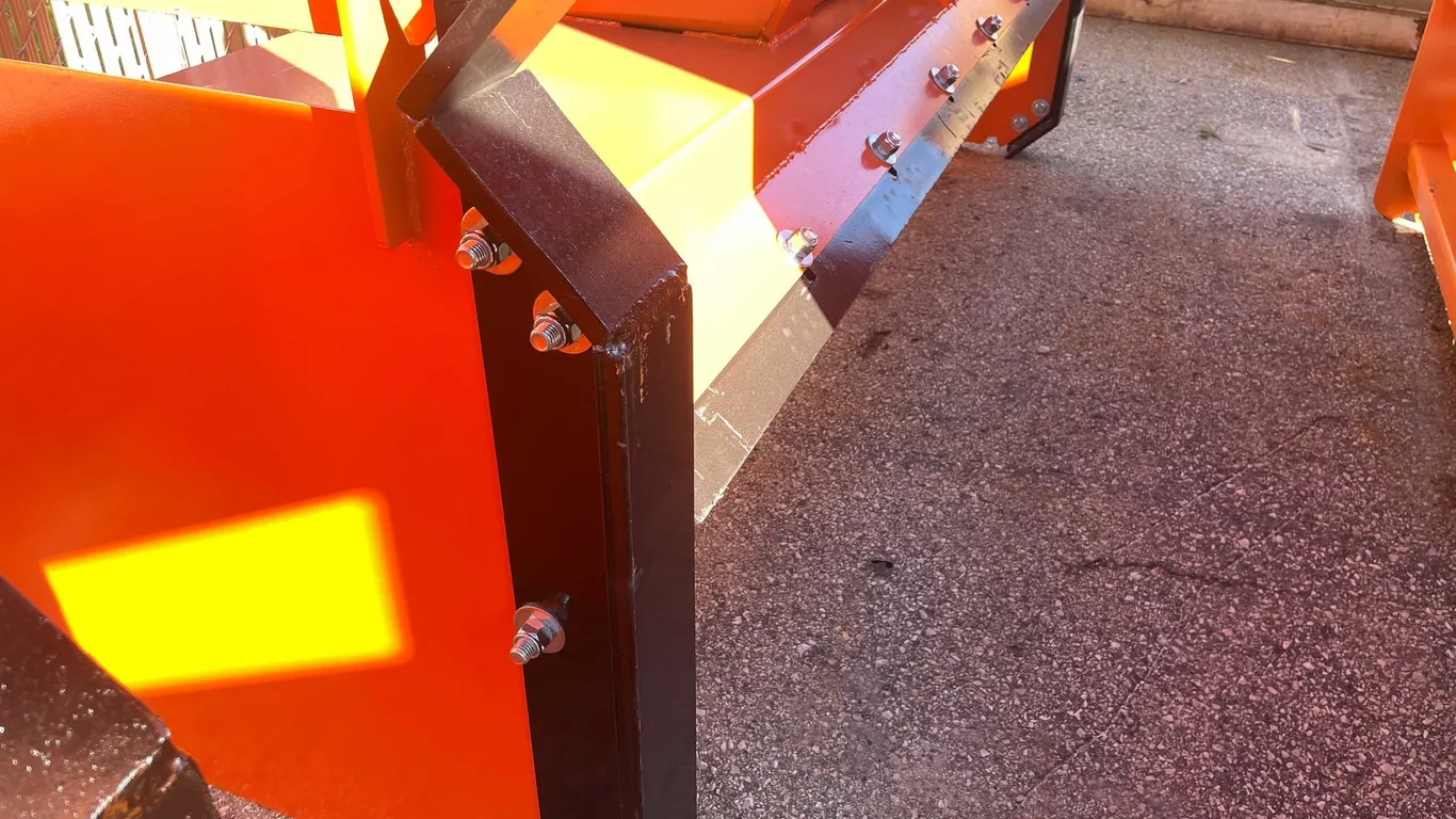 8' Quick Tach Pusher with Steel Blade (06)