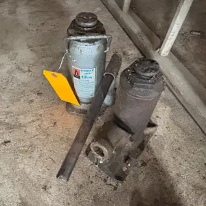 (2) Bottle Jacks