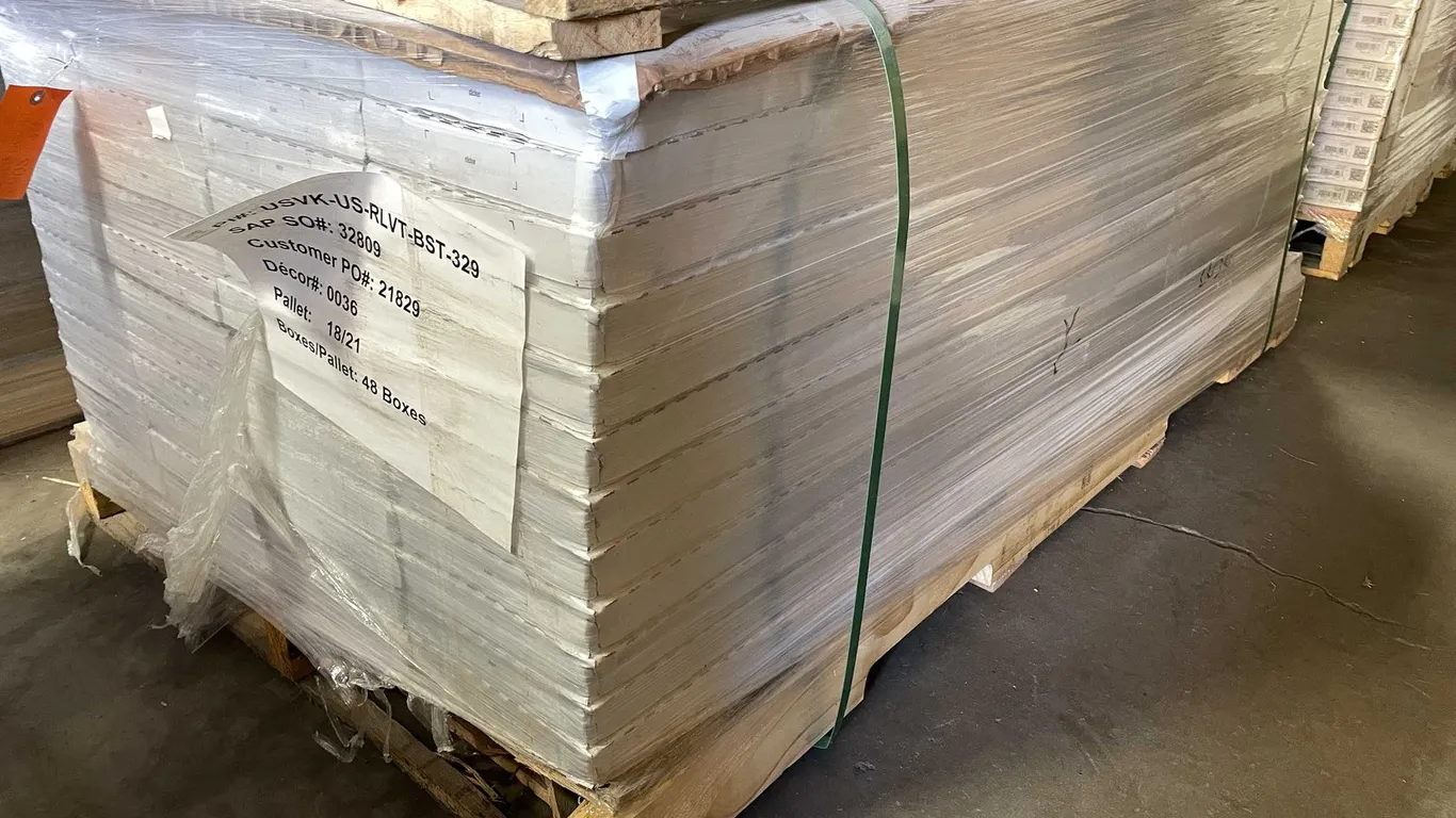100% Waterproof Vinyl Click Planks - Color 0036 (B)