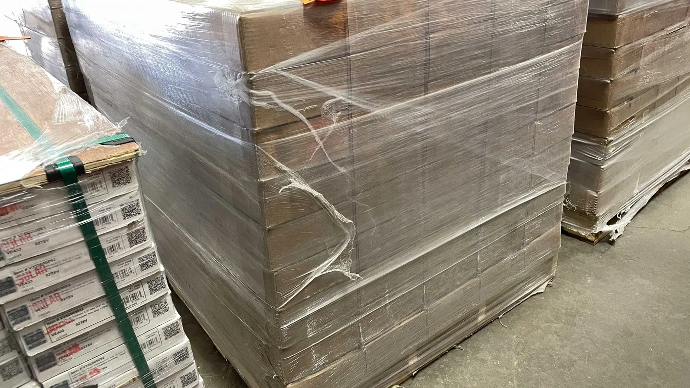 Vinyl Click Flooring Planks (B)