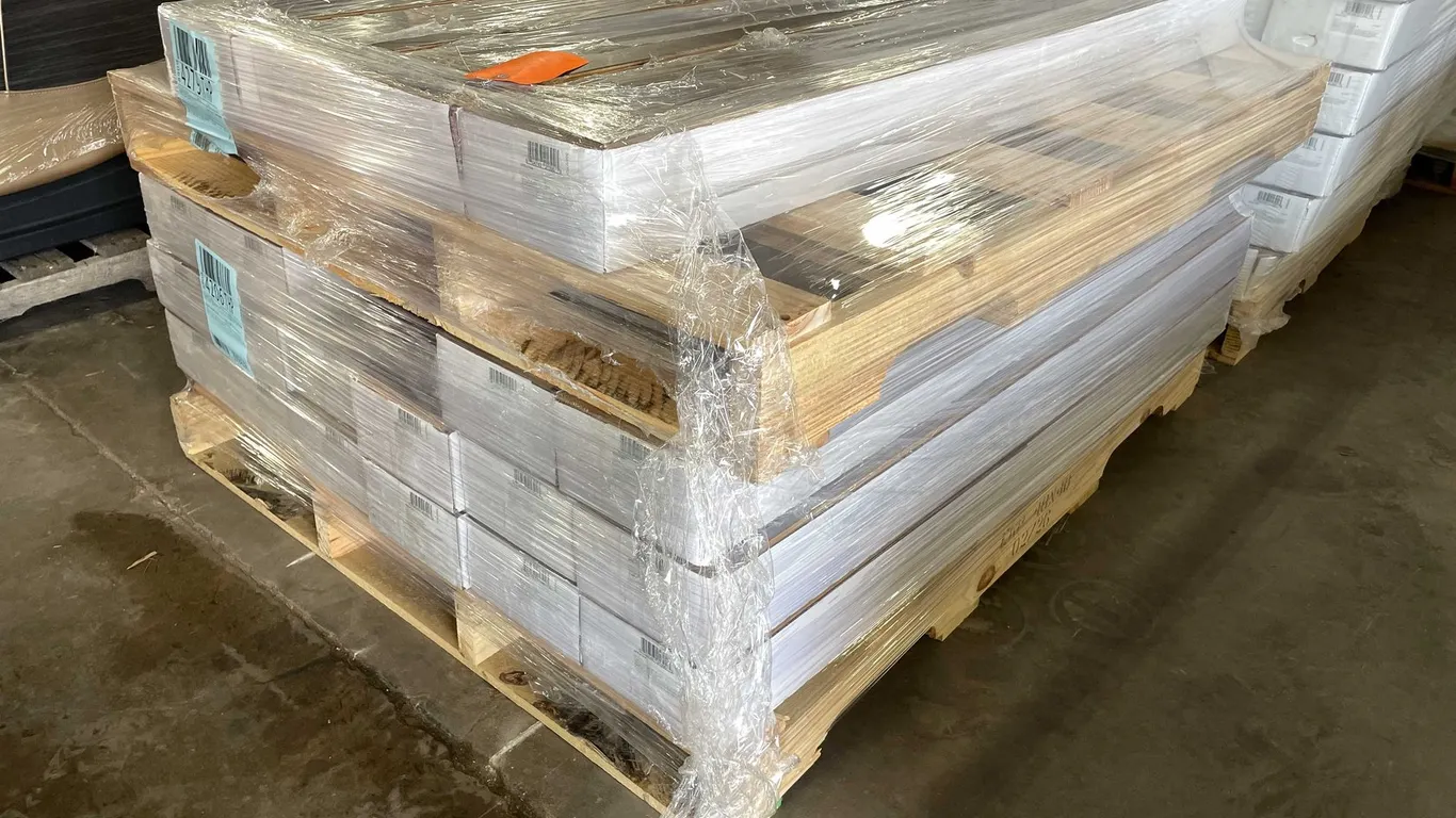 Oak Color Vinyl Flooring Planks (B)