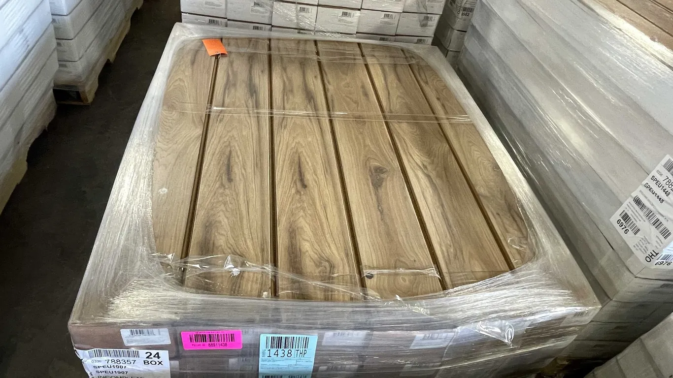 Hickory Color Vinyl Flooring Planks (B)