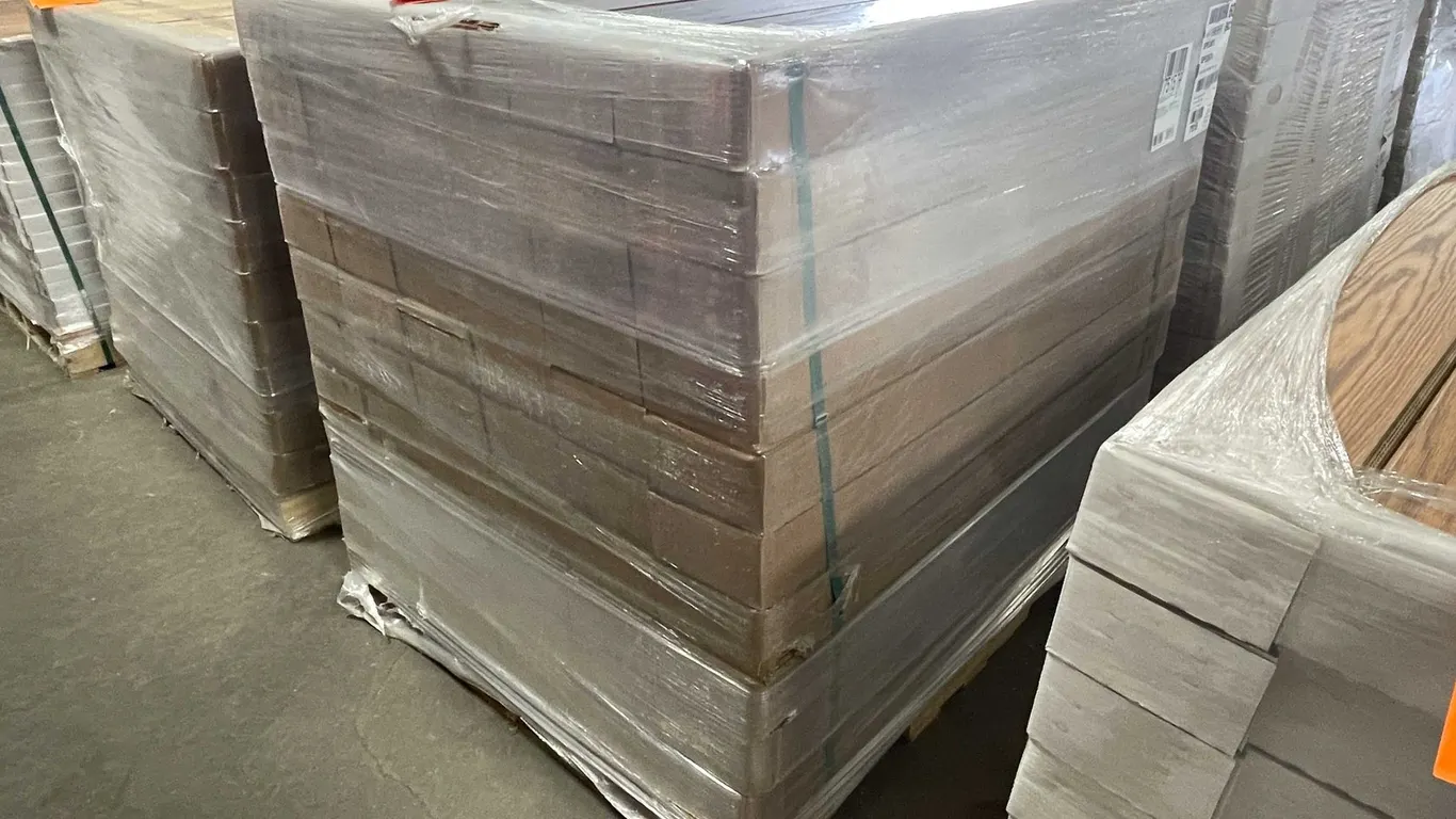 Oak Color Vinyl Click Flooring Planks (B)