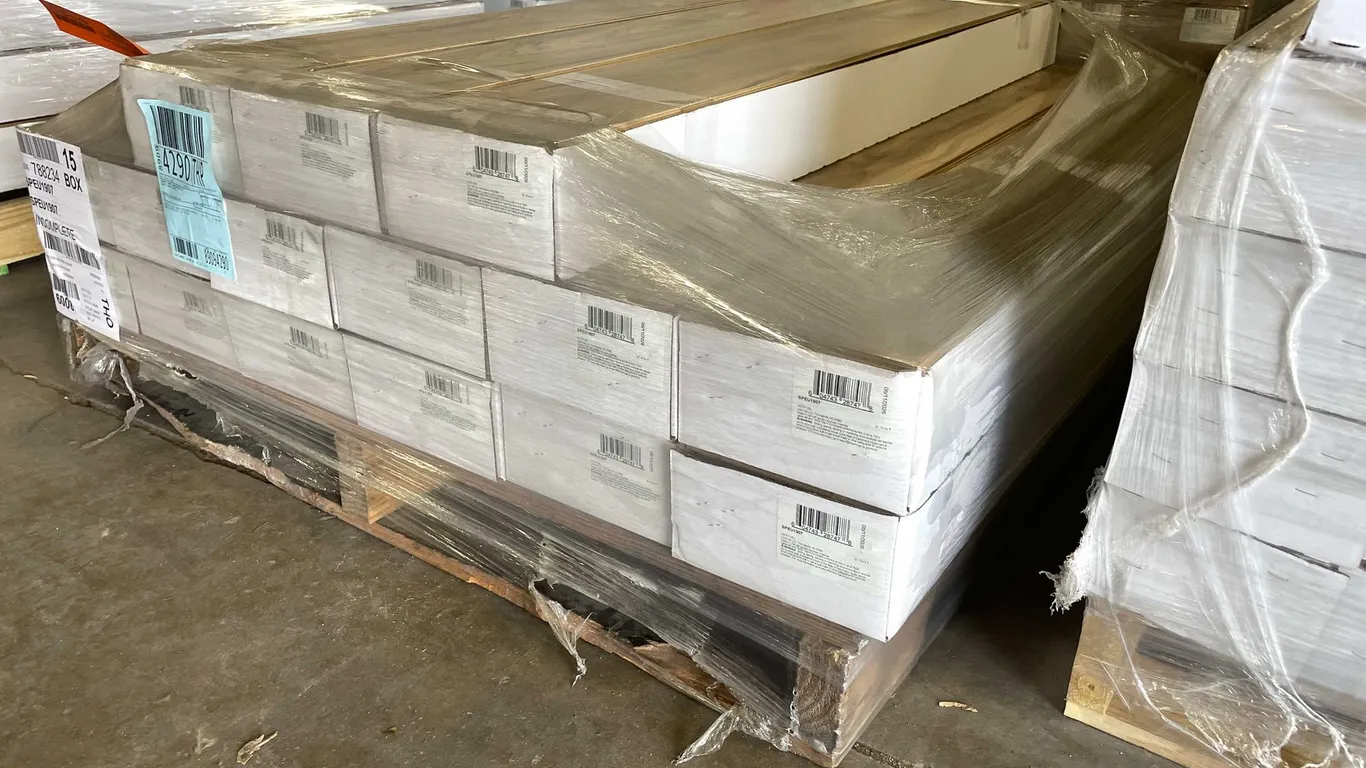 Hickory Color Vinyl Flooring Planks (B)