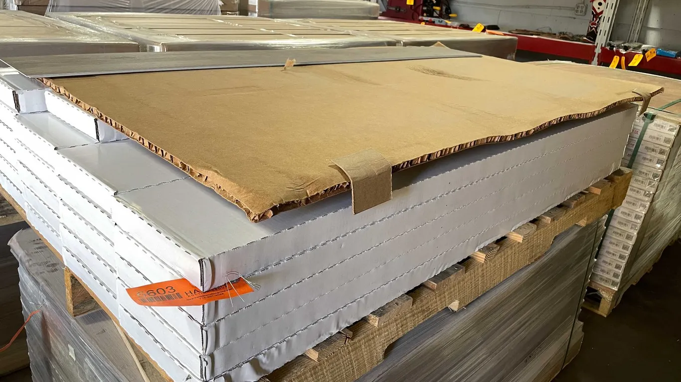 100% Waterproof Vinyl Click Planks - Color 0036 (B)
