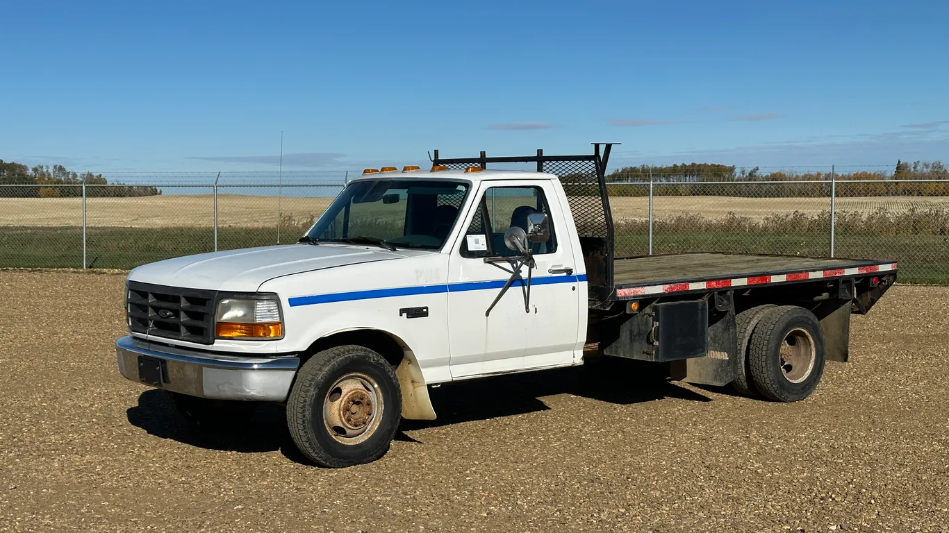 1997 Ford F-350 XL S/A Flatbed Truck