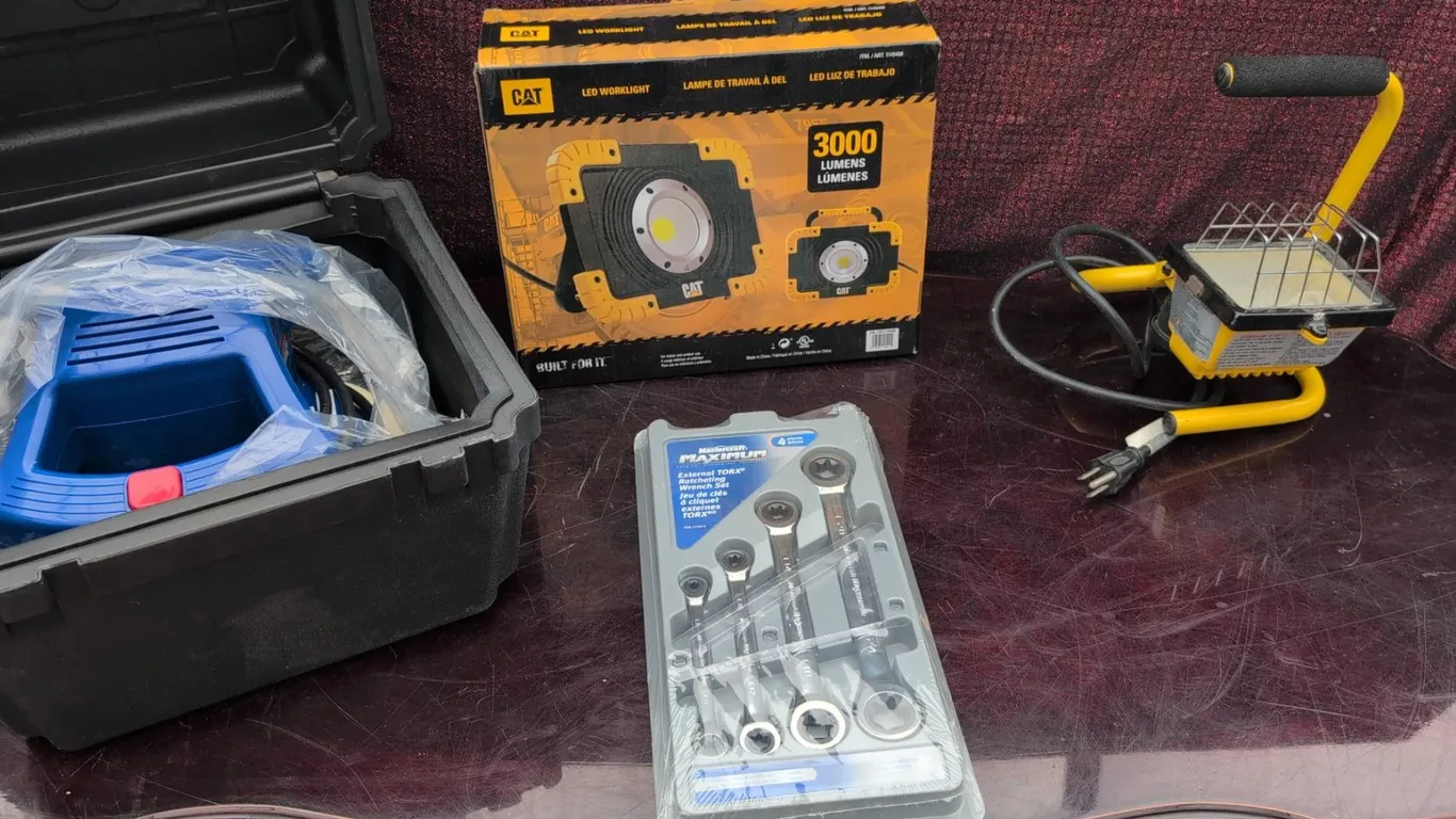 Tool Lot: Simoniz Polisher, CAT LED Worklight and More