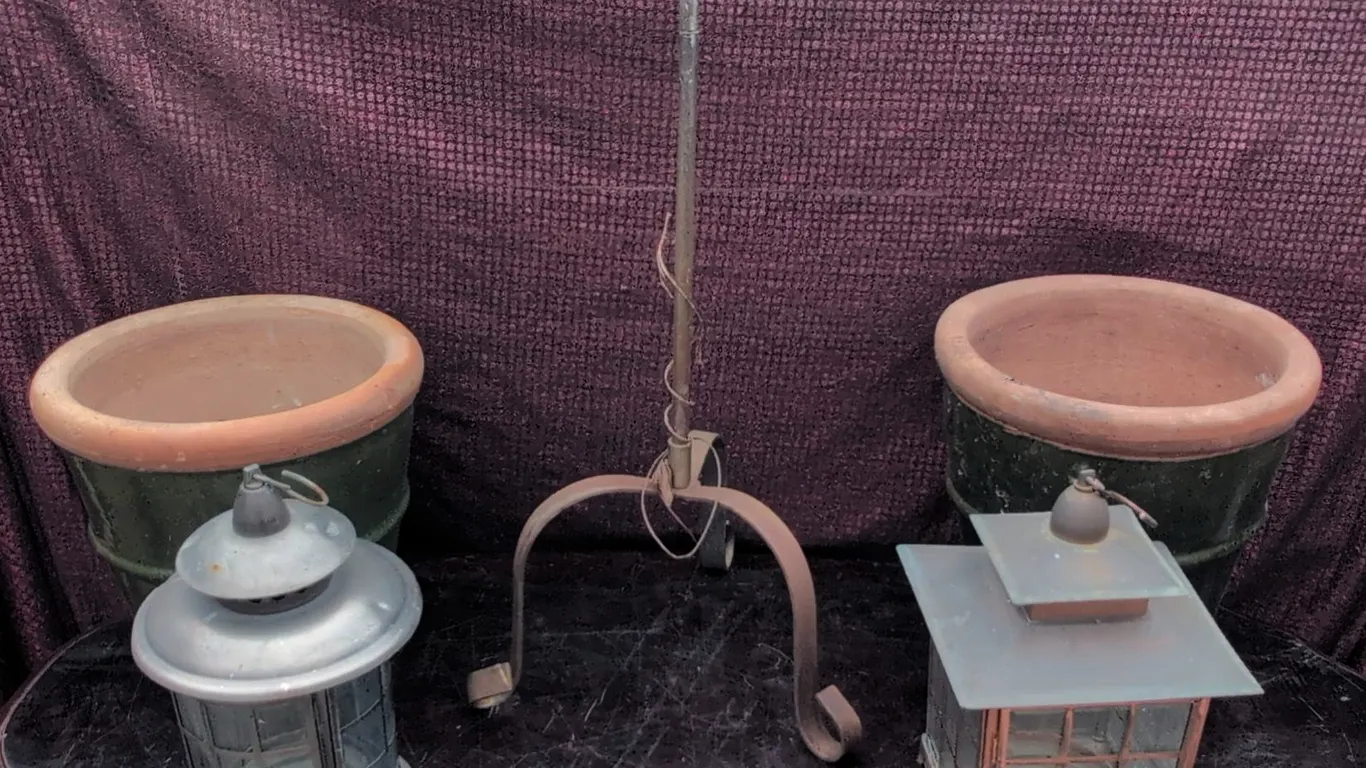 Outdoor Garden Lot With 2 Ceramic Pots, 2 Metal Lanterns And Metal Hook Stand