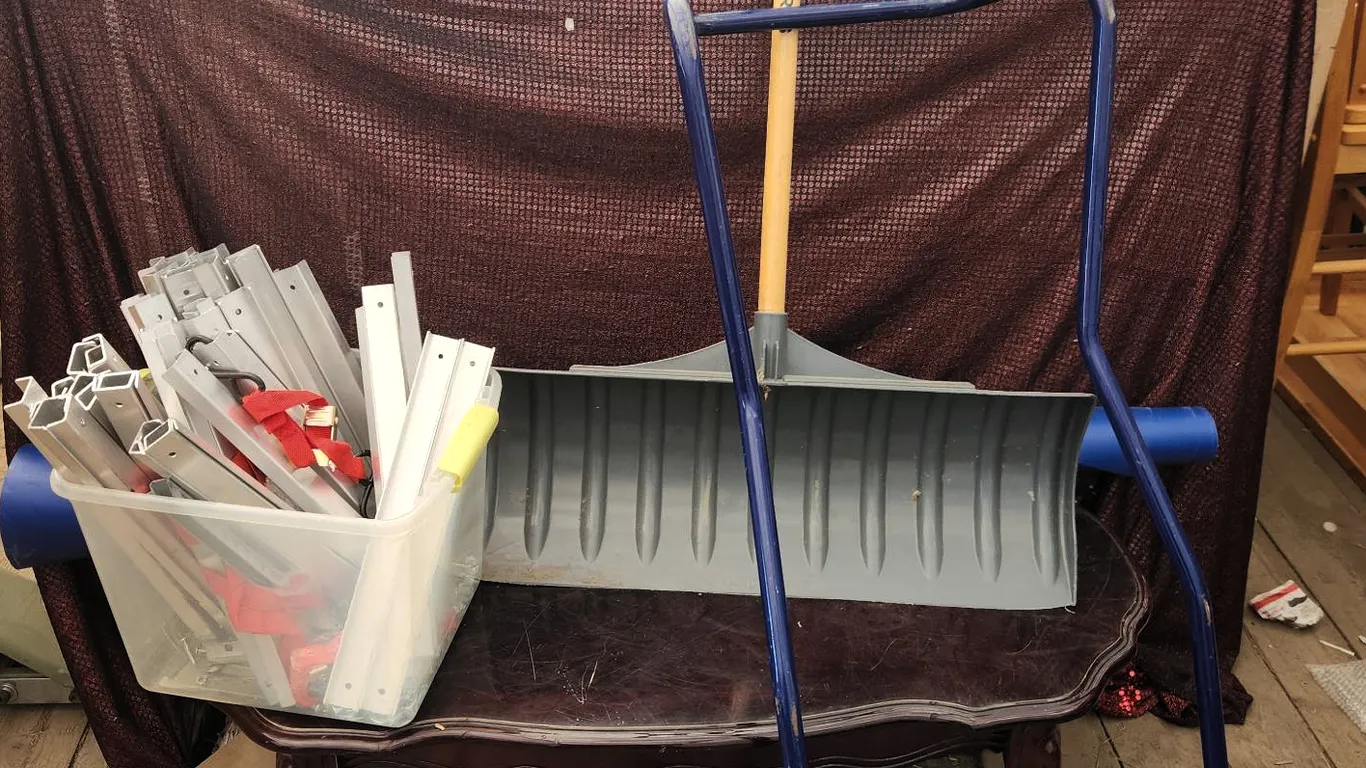 Yardworks Snow Shovels, Loading Ramp