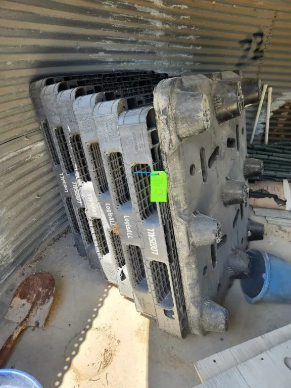 Black Plastic Pallets