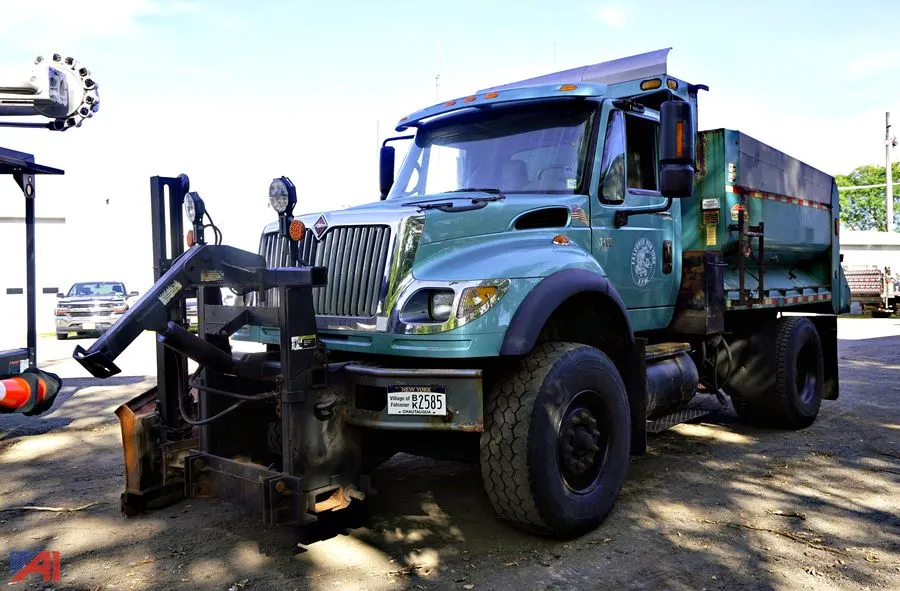 2004 International 7600 All Season Dump & Plow Truck