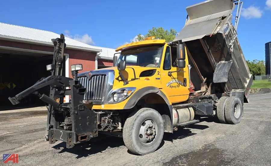 2013 International 7500 Dump Truck with Plow and Wing