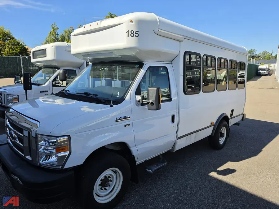 2019 Ford E-350 Super Duty Shuttle Bus