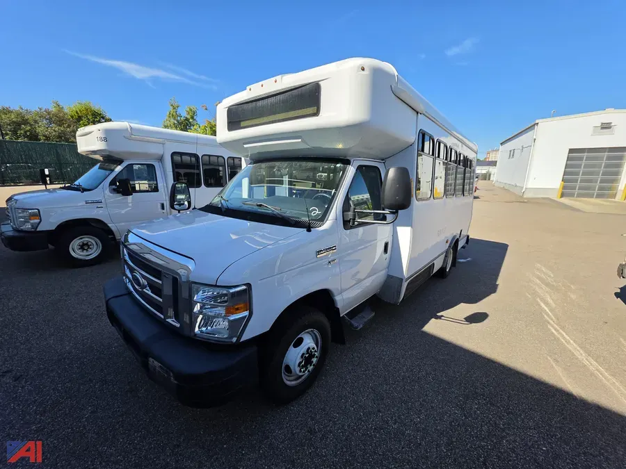 2016 Ford E-350 Super Duty Shuttle Bus