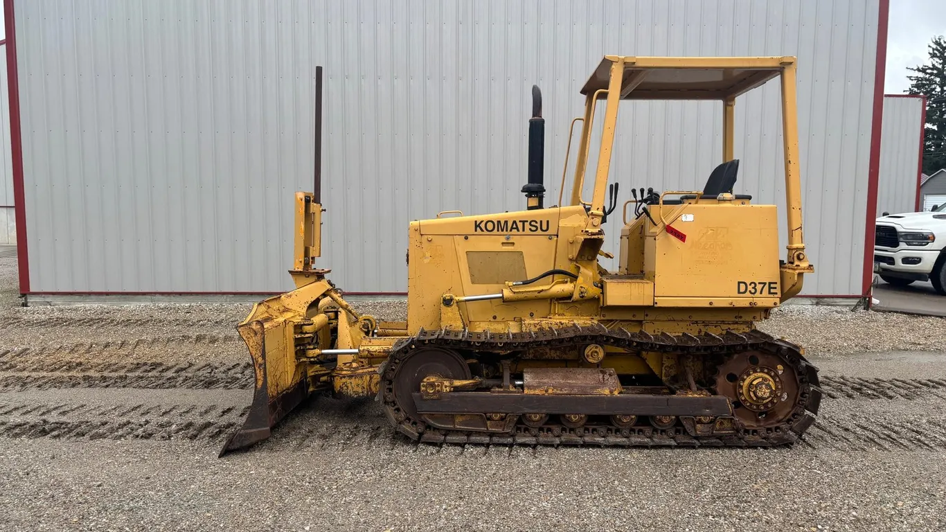 Komatsu D37E-2 Dozer