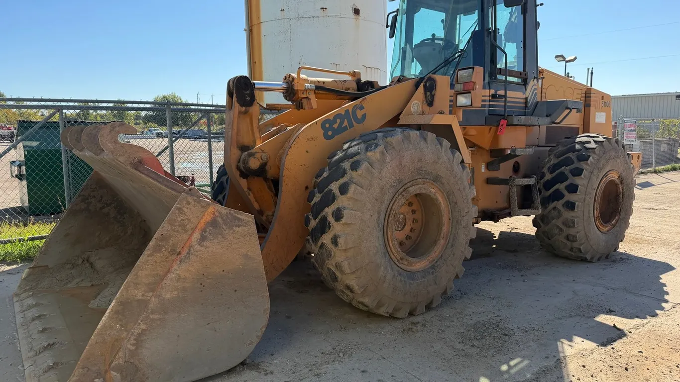 Case 821C Wheel Loader