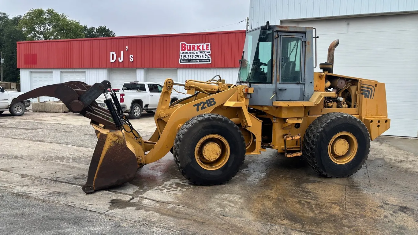 Case 721B Wheel Loader W/ Grapple