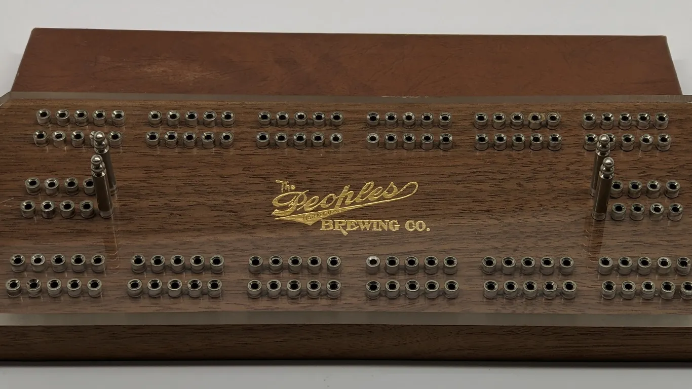 THE PEOPLES BREWING CO BEER CRIBBAGE BOARD (H.W. DUEX OSHKOSH WISCONSIN)