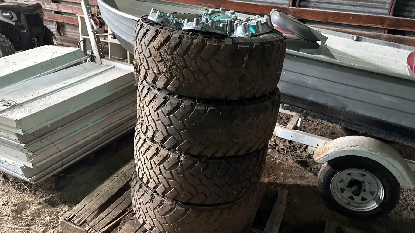 285/65R18 Ford Pickup Rims & Tires