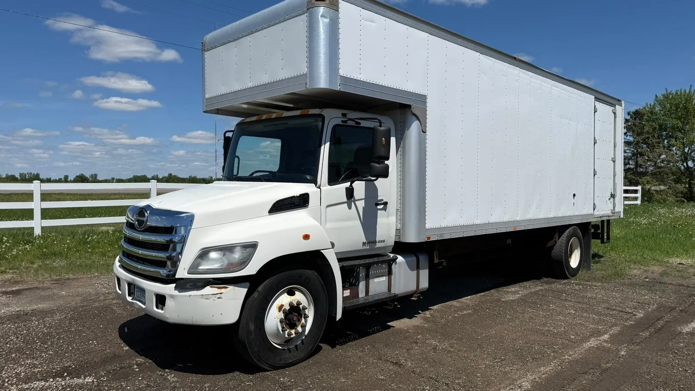 2014 Hino 268 Box Truck