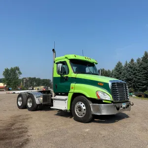2017 Freightliner Cascadia Tandem Axle Semi