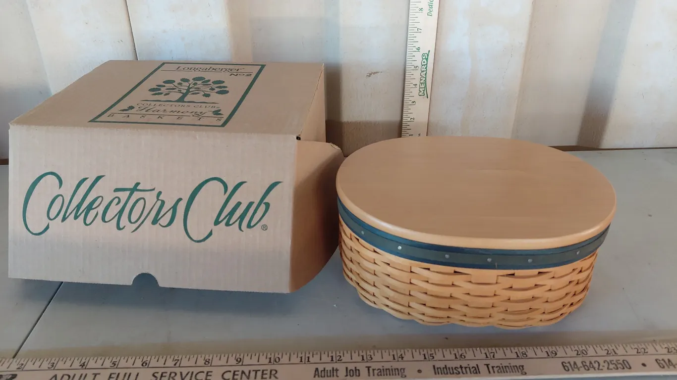 2001 Longaberger Collectors Club Harmony Basket No. 2 W/3 Pc Protector, Lid, & Box 9.75"X7.75"X4.25"