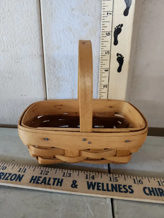 2000 Longaberger Parsley Basket 6"X4"X5.5"