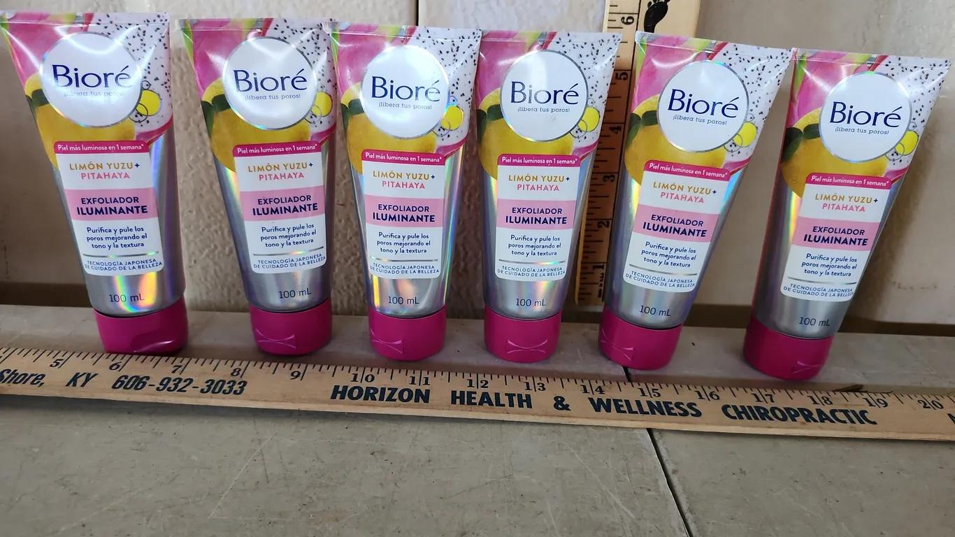 6 Ct Biore Illuminating Scrub Lemon Yuzu + Dragon Fruit 100 Ml