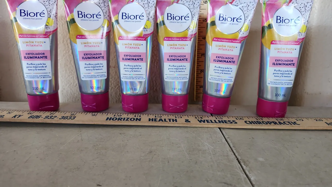 6 Ct Biore Illuminating Scrub Lemon Yuzu + Dragon Fruit 100 Ml