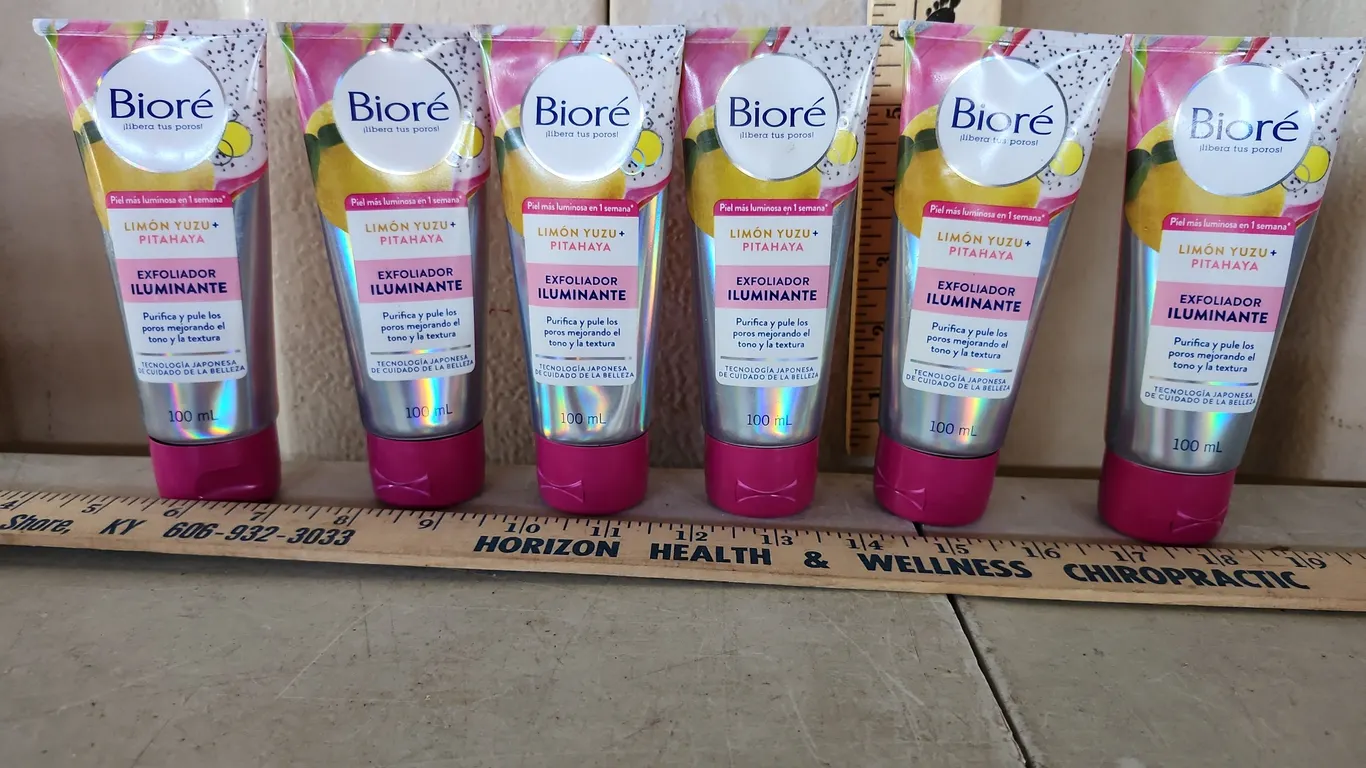 6 Ct Biore Illuminating Scrub Lemon Yuzu + Dragon Fruit 100 Ml