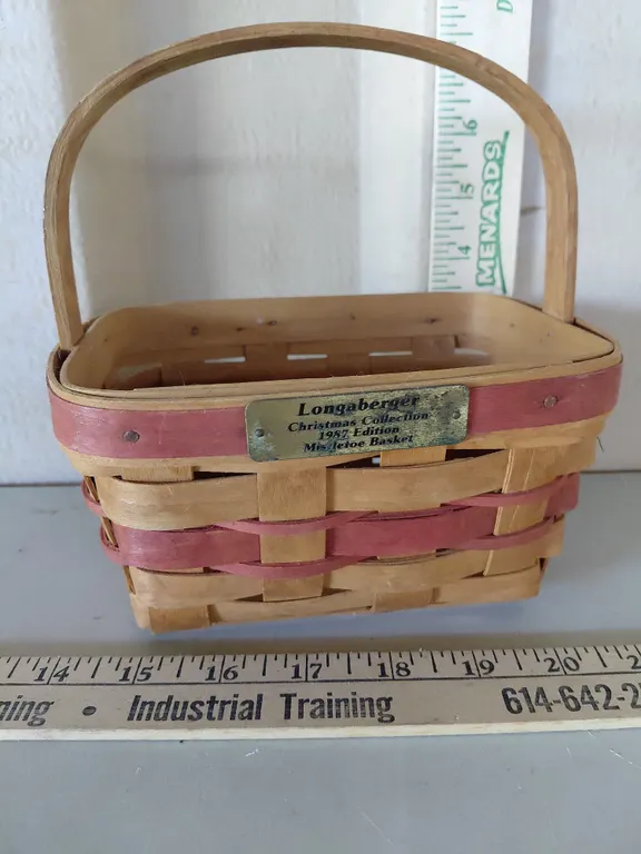 1987 Longaberger Christmas Collection Mistletoe Basket 7"X5.25"X7.25"