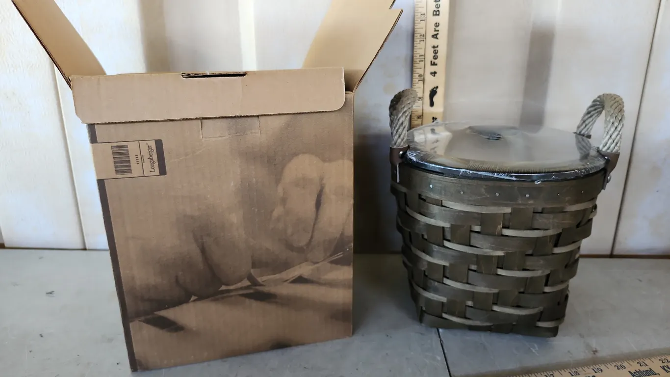 2008 Longaberger Dave's Heritage Series Basket W/Protector, Lid, & Box 9"X9"X8.25"