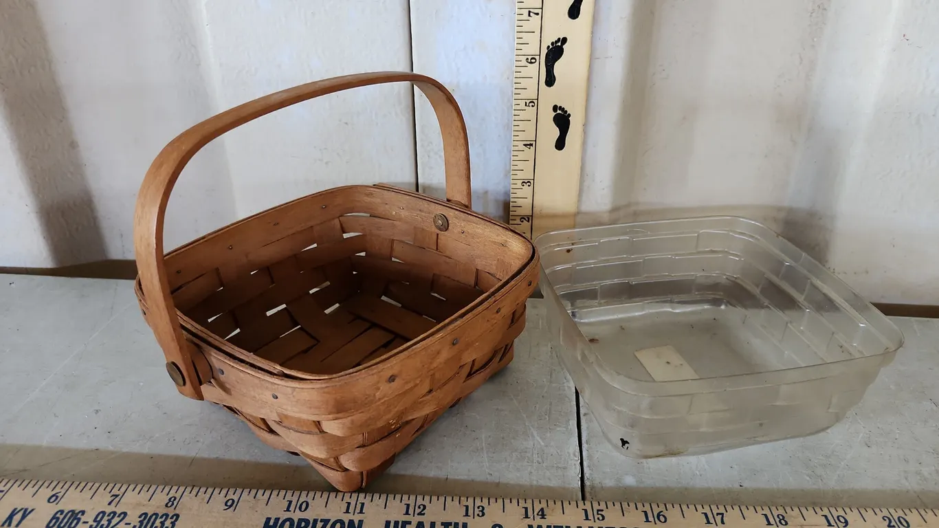 1994 Longaberger Small Berry Basket W/Protector 7.5"X6.5"X3"