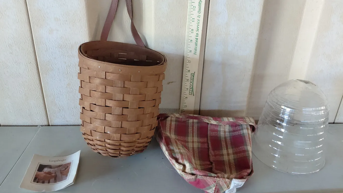 2006 Longaberger Foyer Basket W/Liner & Protector 7.5"X7.5"X10.25"