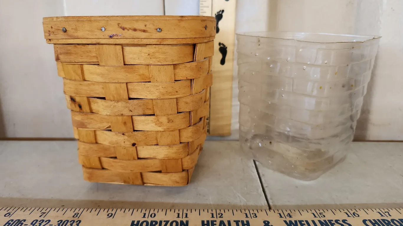 1996 Longaberger Small Spoon Basket W/Protector 5.5"X5.5"X6" Discolored