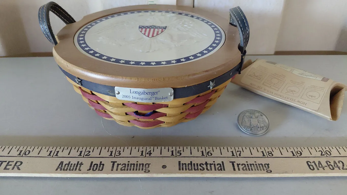 2005 Longaberger Inaugural Basket W/Liner, Protector, Tie On/Brooch, & Lid 7.5"X7.25"X3"