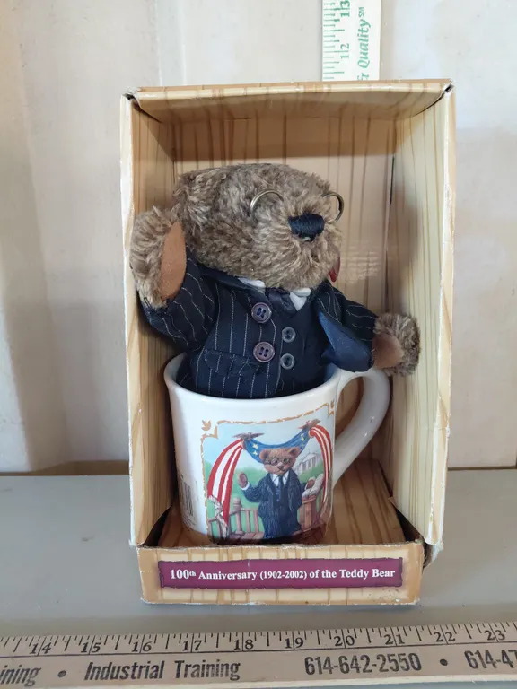 100Th Anniversary 1902-2002 Of The Teddy Bear W/Mug