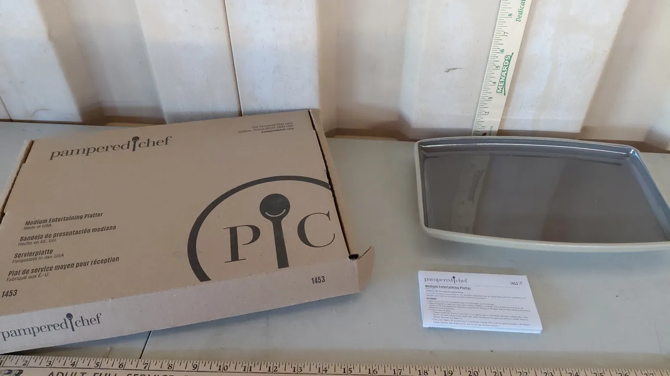 Pampered Chef Medium Entertaining Platter In Box 13"X8.5"