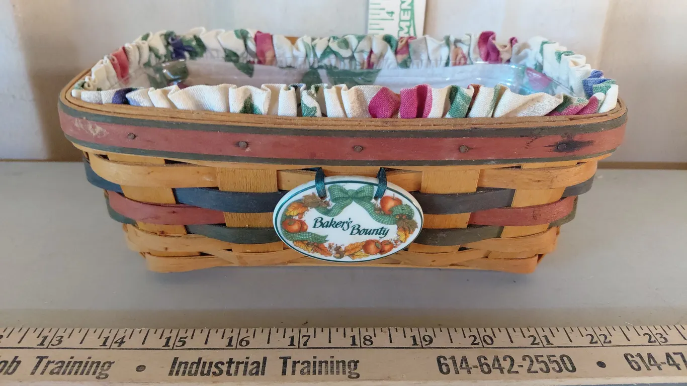 1998 Longaberger Bakers Bounty Basket W/Liner, Protector, & Tie On 10"X6.5"X3.75"