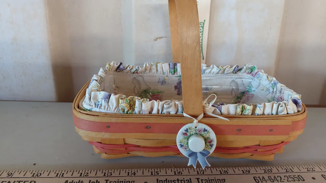 2000 Longaberger Early Blossom Basket W/Liner, Protector, & Tie On 11"X7.5"X8"