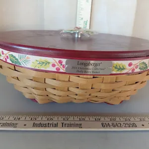 2011 Longaberger Customer Holly Berry Basket W/Liner, Protector, & Lid 12.5"X10.25"X5"