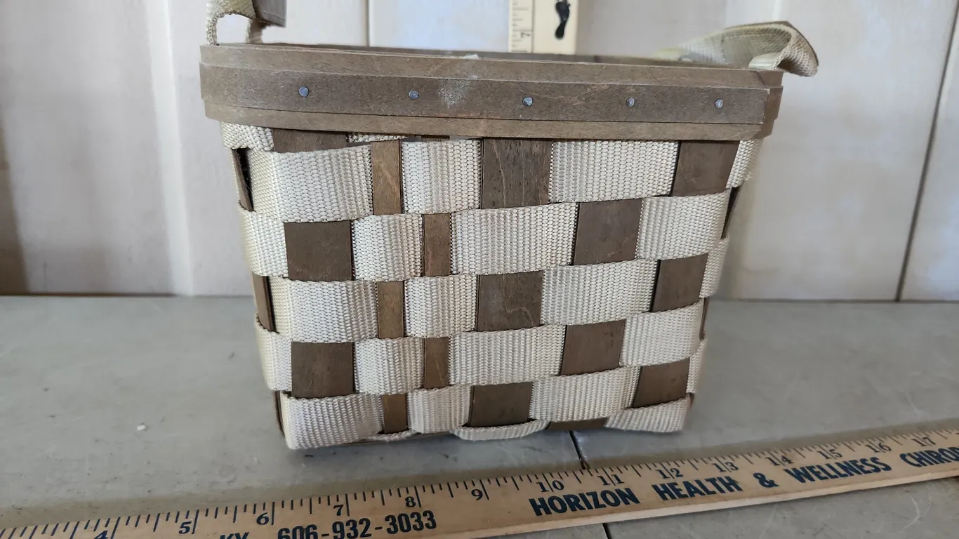 2007 Longaberger Small Side Handled Tote W/Protector 9"X7.5"X6.25"