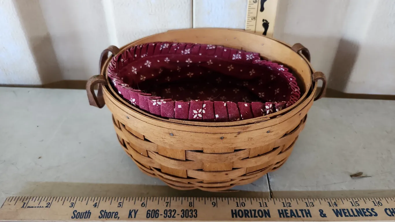 1993 Longaberger Darning Basket W/Liner 10"X9.5"X4.25"