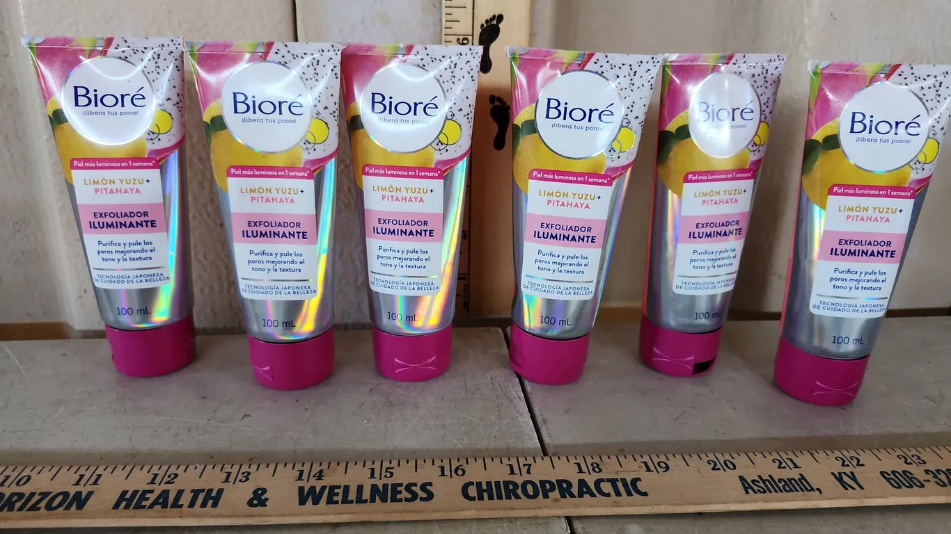 6 Ct Biore Illuminating Scrub Lemon Yuzu + Dragon Fruit 100 Ml