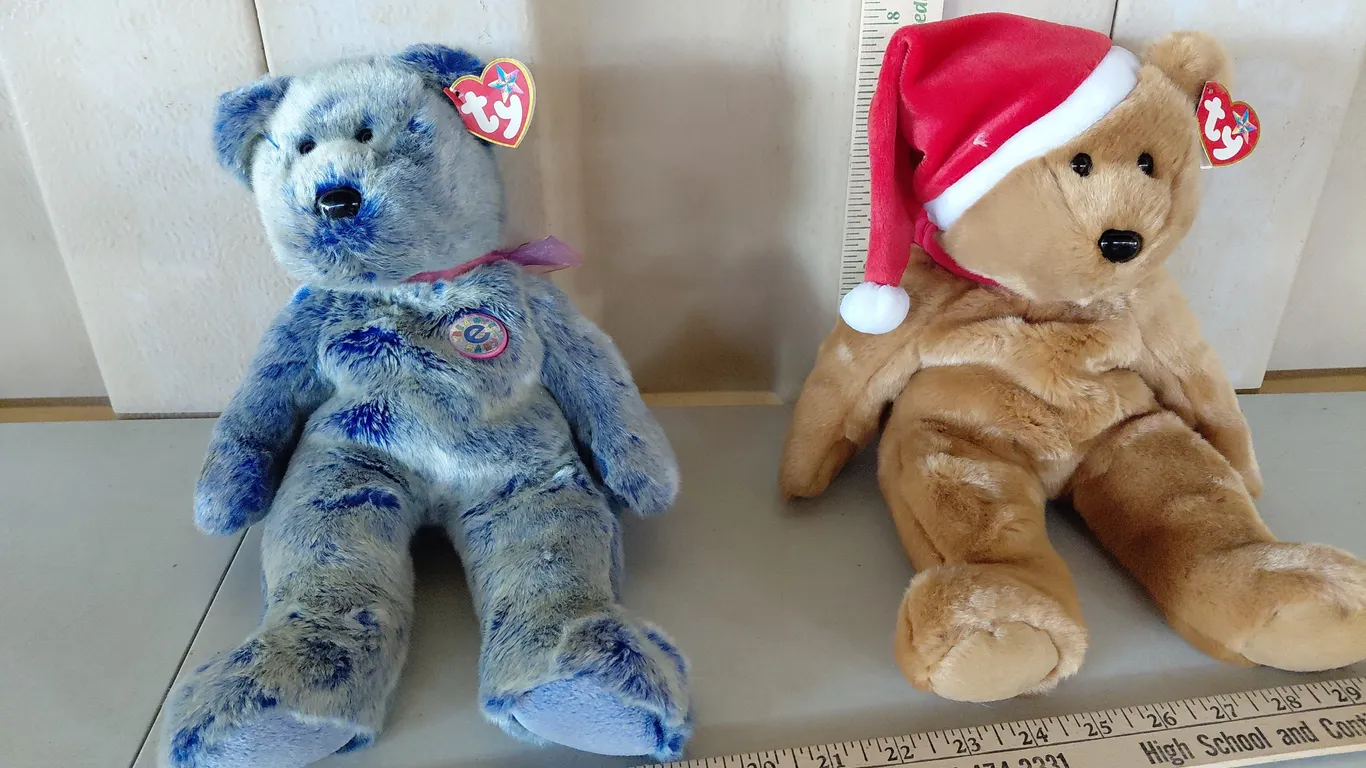 2 TY Beanie Buddies Periwinkle & 1997 Holiday Teddy